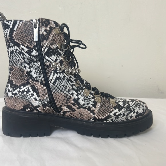 Pretty Little Thing Snake Diamante Detail Combat Ankle Boots Sz 9 - Picture 9 of 16